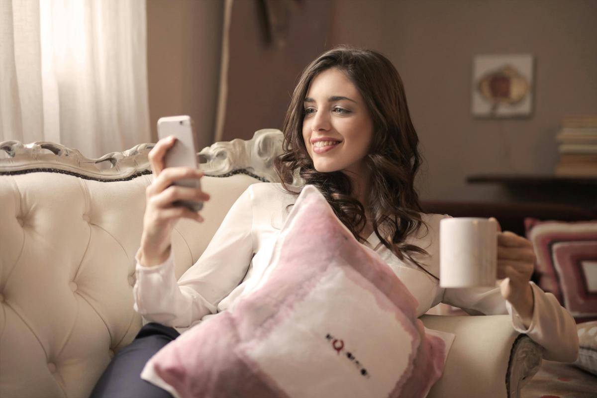 ilustrasi stalking sosmed gebetan (Pexels.com/Andrea Piacquadio)